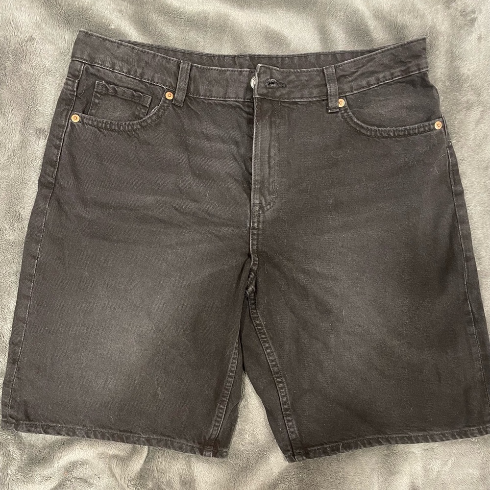 H&M Black Denim Shorts! Never Worn, New with Tags!